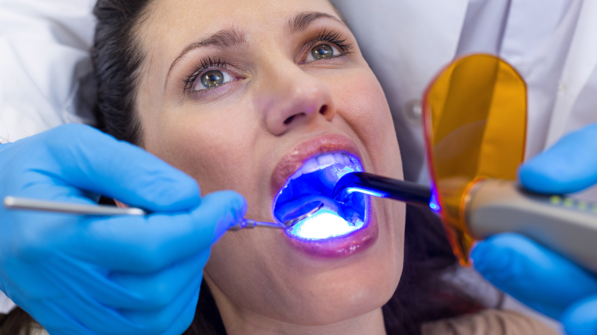 Dentist providing dental treatment in Chembur to patient